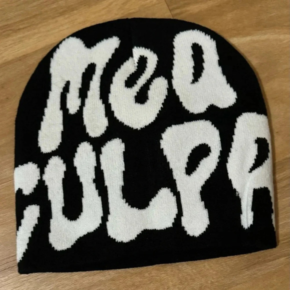 BLACK AND WHITE BEANIE mea culpa print
